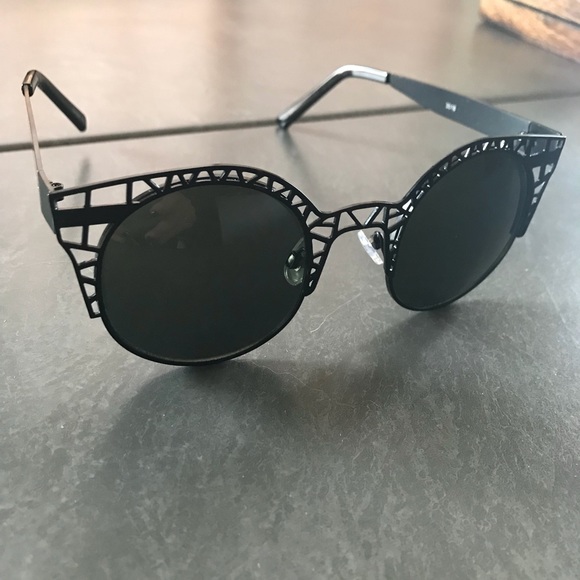 Retro Sunglasses - Picture 2 of 4